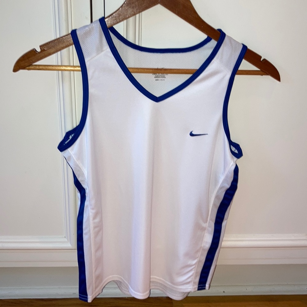 Women’s NWT activewear white and blue top. NIKE.